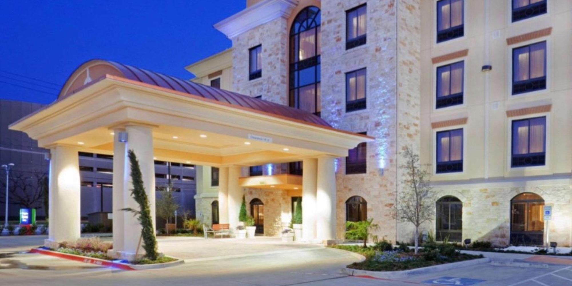 Comfort Inn & Suites Dallas Medical-Market Center Экстерьер фото